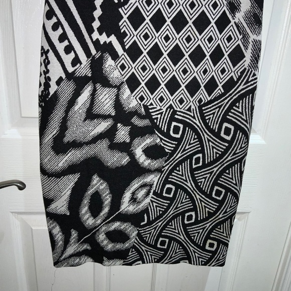 Cache Knit Jacquard Tribal Print Sheath Dress Sz L front keyhole V back - Picture 10 of 11